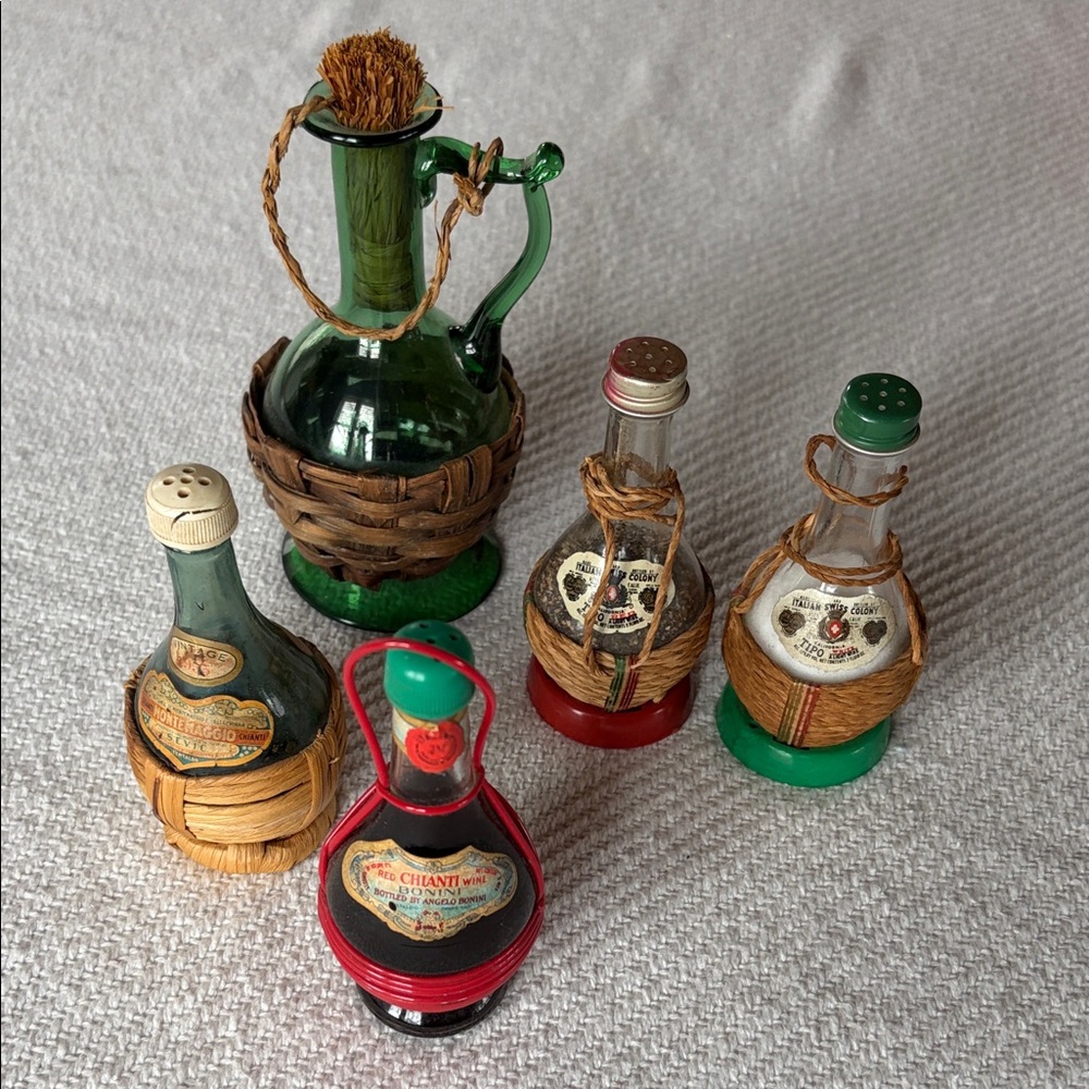 Lot of 5 VINTAGE Mini Chianti Wine Bottles Salt Pepper Table Decor Italian